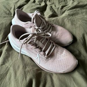 WOMEN'S NIKE AIR ZOOM PEGASUS, CHAMPAGNE/WHITE-BARELY ROSE